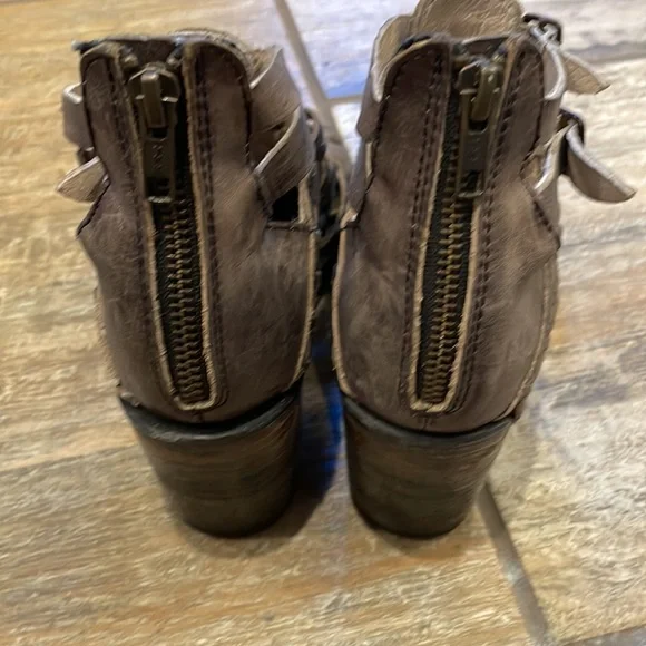 Freebird heeled sandals Please read description about size before purchasing! - Picture 4 of 8